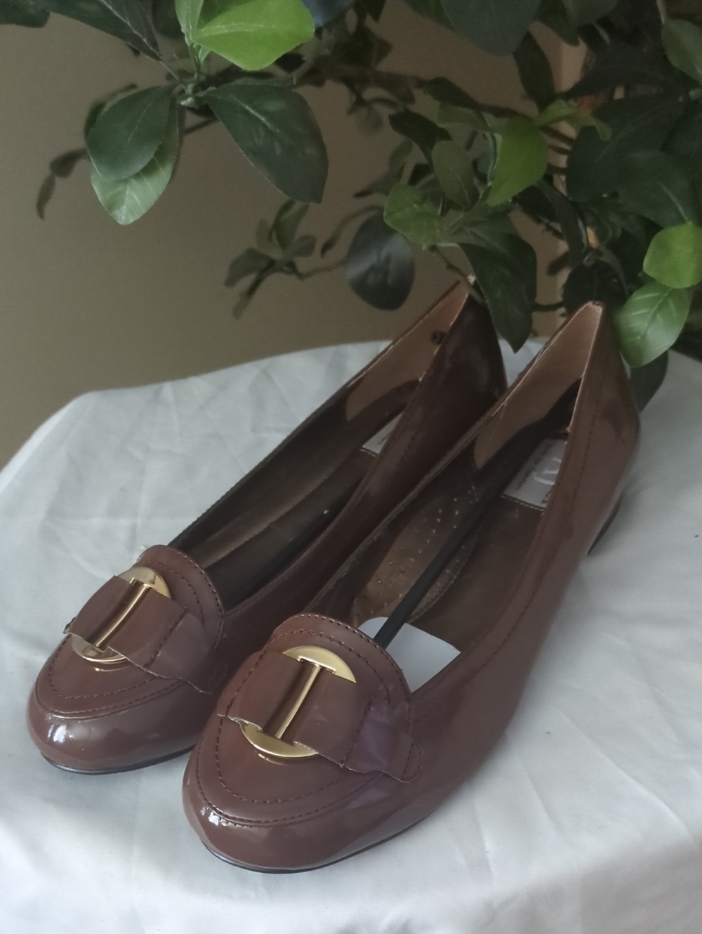 ❤️FINAL❤️AJ Valenci Brown Patent Loafer Flats with Gold Accent - Picture 2 of 7